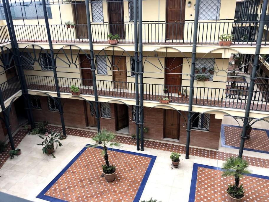 En Patio Sevillano Alameda-Isla Magica Luaran gambar